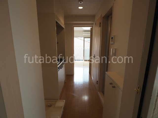 玄関から室内方面