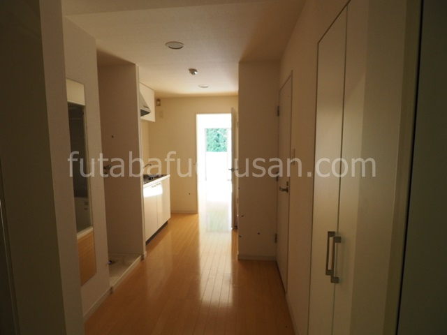 玄関から室内方面