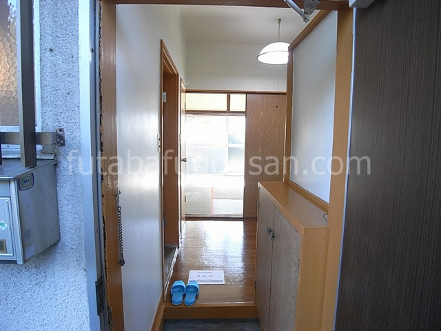 玄関から室内方面