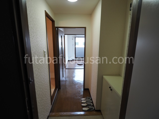 玄関から室内方面