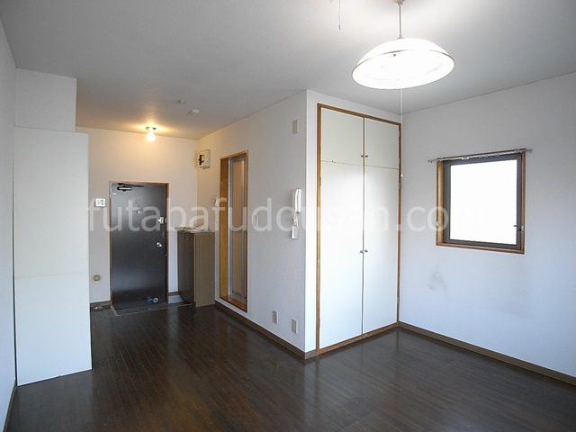 白が基調の室内